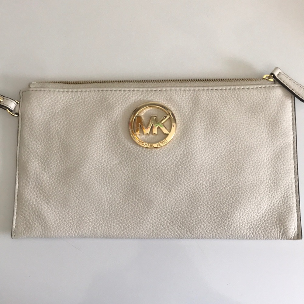 White Michael Kors wristlet